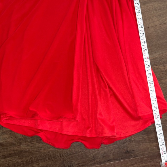 MAC Duggal Sleeveless Ruched Side Knot Gown. Red. Size 8. Worn Once. Dry Cleaned - Picture 7 of 8